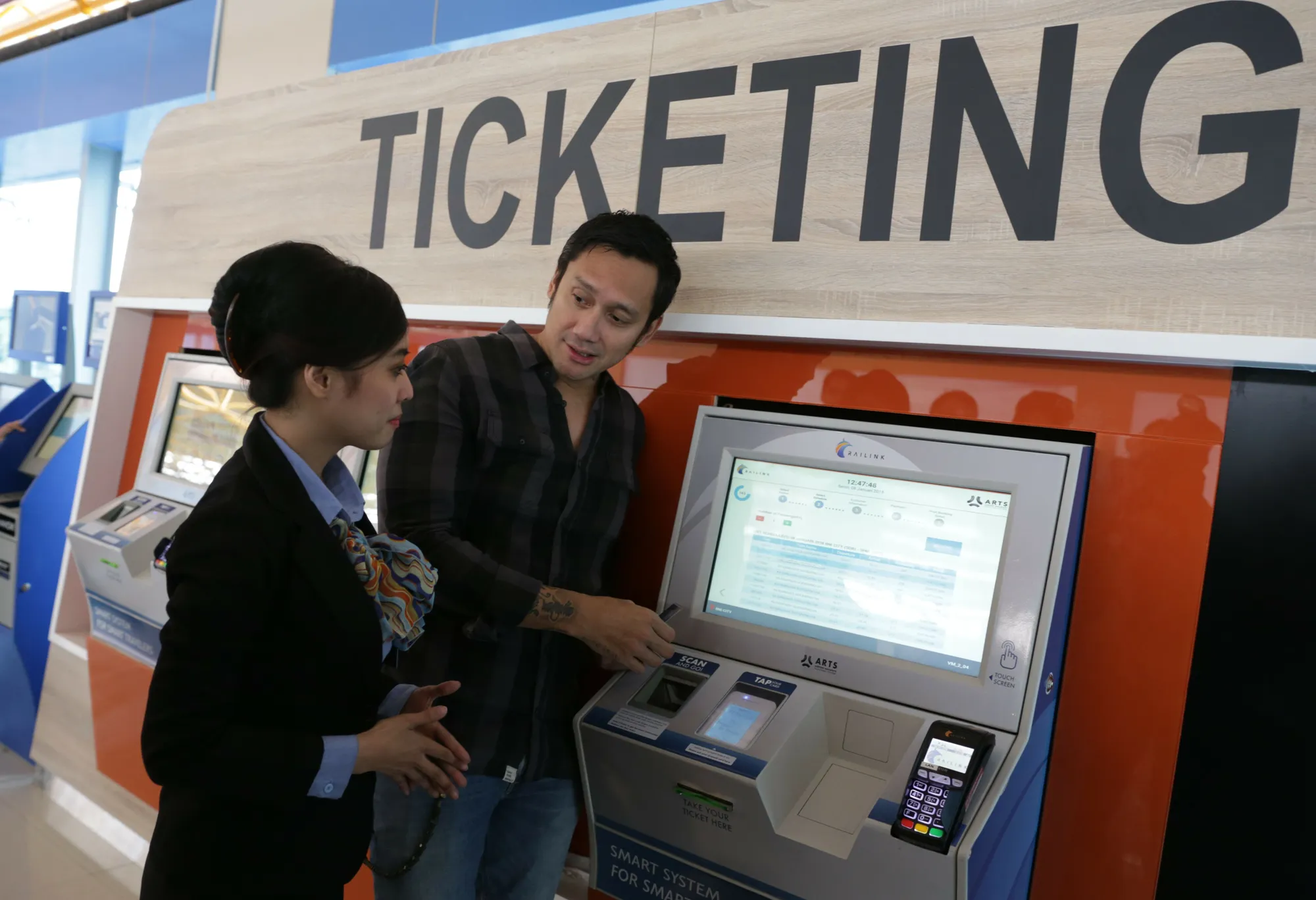 Bagi Tora Sudiro, harga tiket yang ditawarkan sangat sepadan jika ingin menghindari kemacetan © KapanLagi.com/Agus Apriyanto