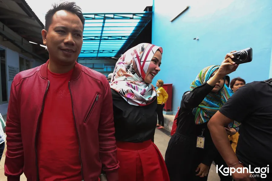 Farhat laporkan Vicky Prasetyo dan Angel Lelga atas tindak pengeroyokan. Credit: KapanLagi.com/Budy Santoso