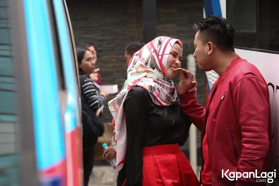Farhat terlibat kasus perseteruan dengan Vicky & ANgel yang dikabarkan akan segera menikah. Credit: KapanLagi.com/Budy Santoso