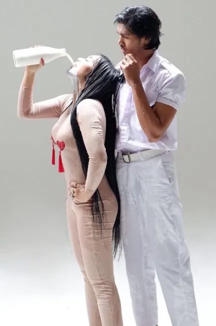 Salah satu adegan di klip 'Motha Futha' / Credit: @denadaindonesia