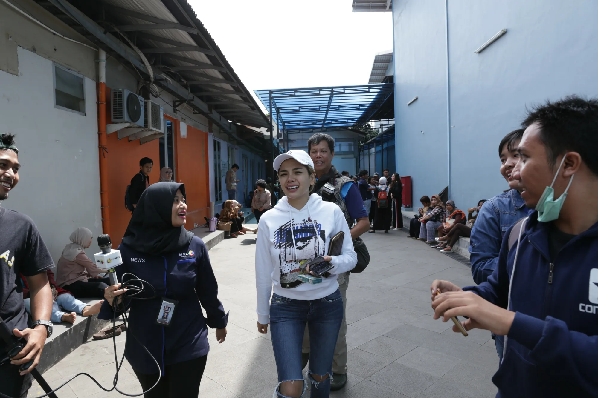 Nikita Mirzani enggan berkomentar banyak mengenai eksistensi Roro Fitria © KapanLagi.com/Agus Apriyanto