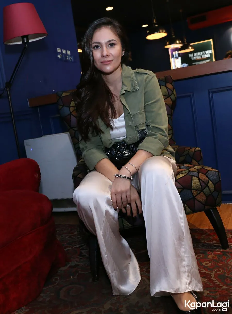 Wulan tak batasi anak pakai gadget / Credit: KapanLagi - Agus Apriyanto