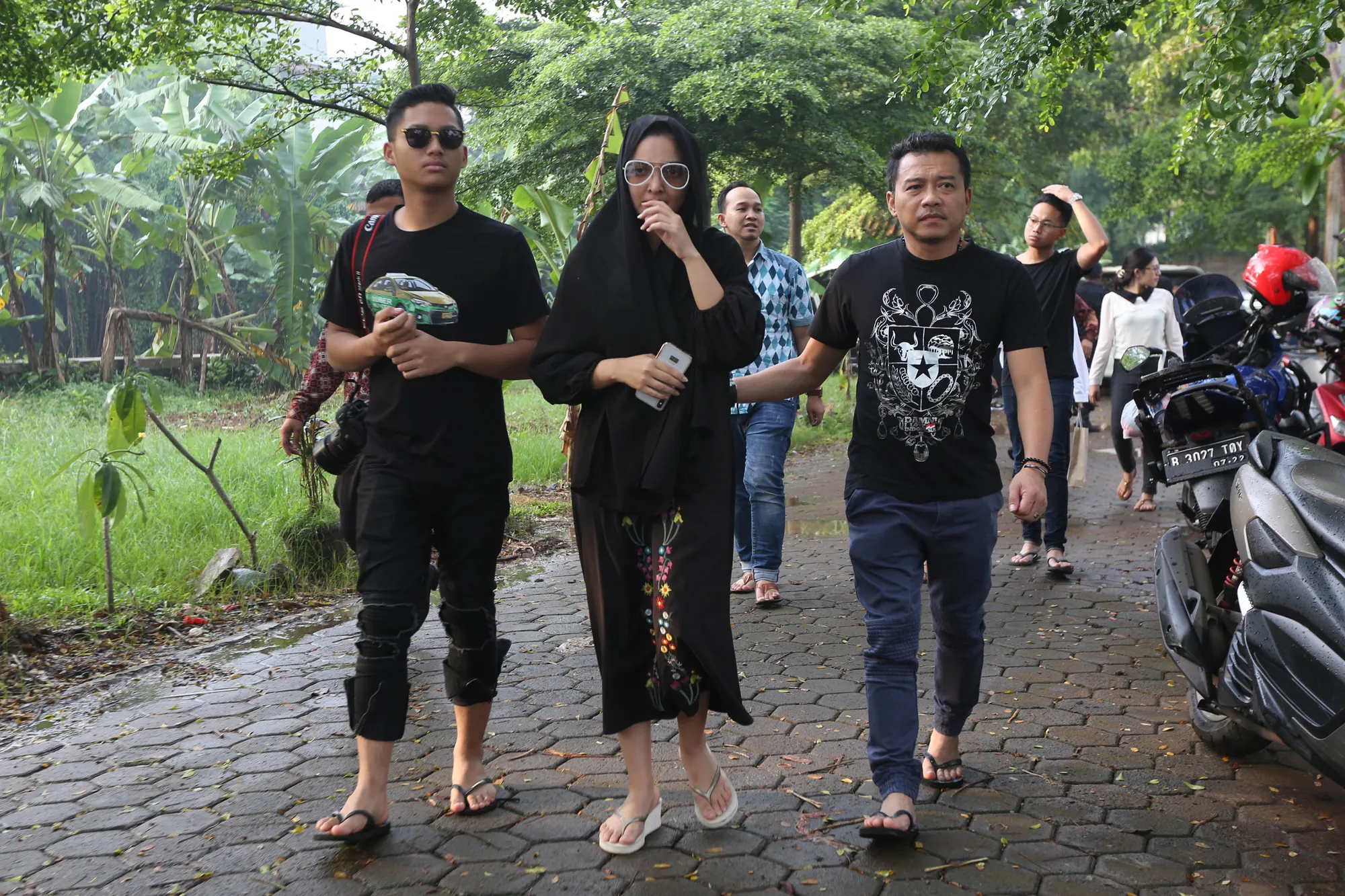Ashanty di pemakaman kakak / Credit: KapanLagi - Budy Santoso