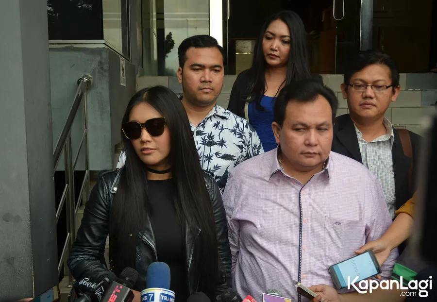 Denada tunjuk Minola Sebayang sebagai kuasa hukum / Credit: KapanLagi - Akrom Sukarya