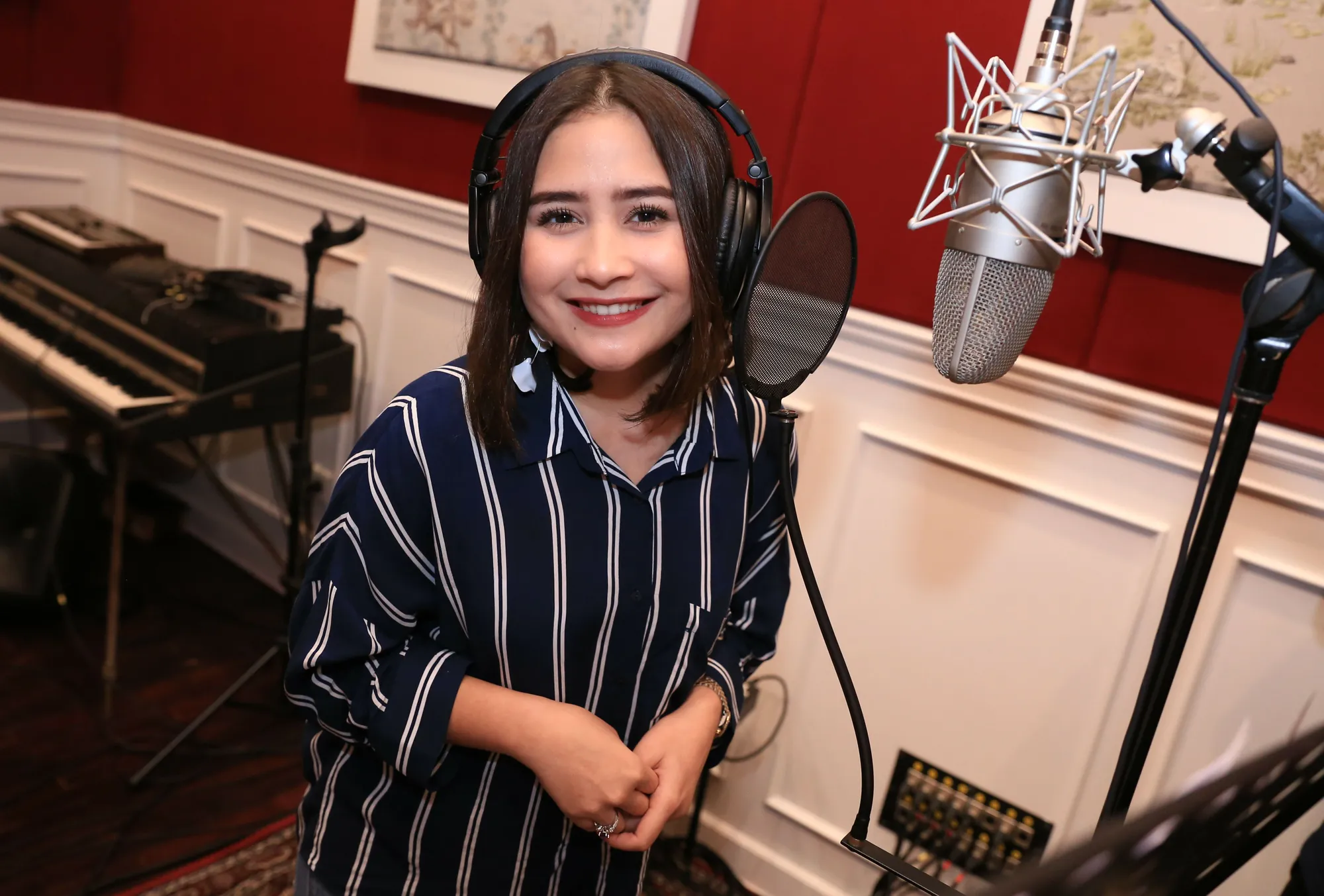 Prilly panggil teman hantunya lewat 'To My Little Friend' / Credit: KapanLagi - Agus Apriyanto