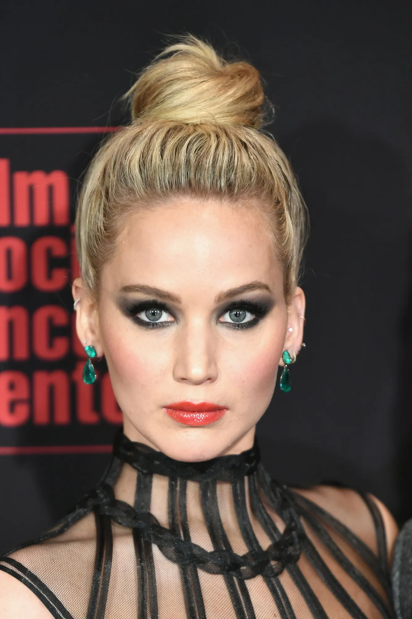 J-Law kini berstatus sebagai tunangan orang © AFP