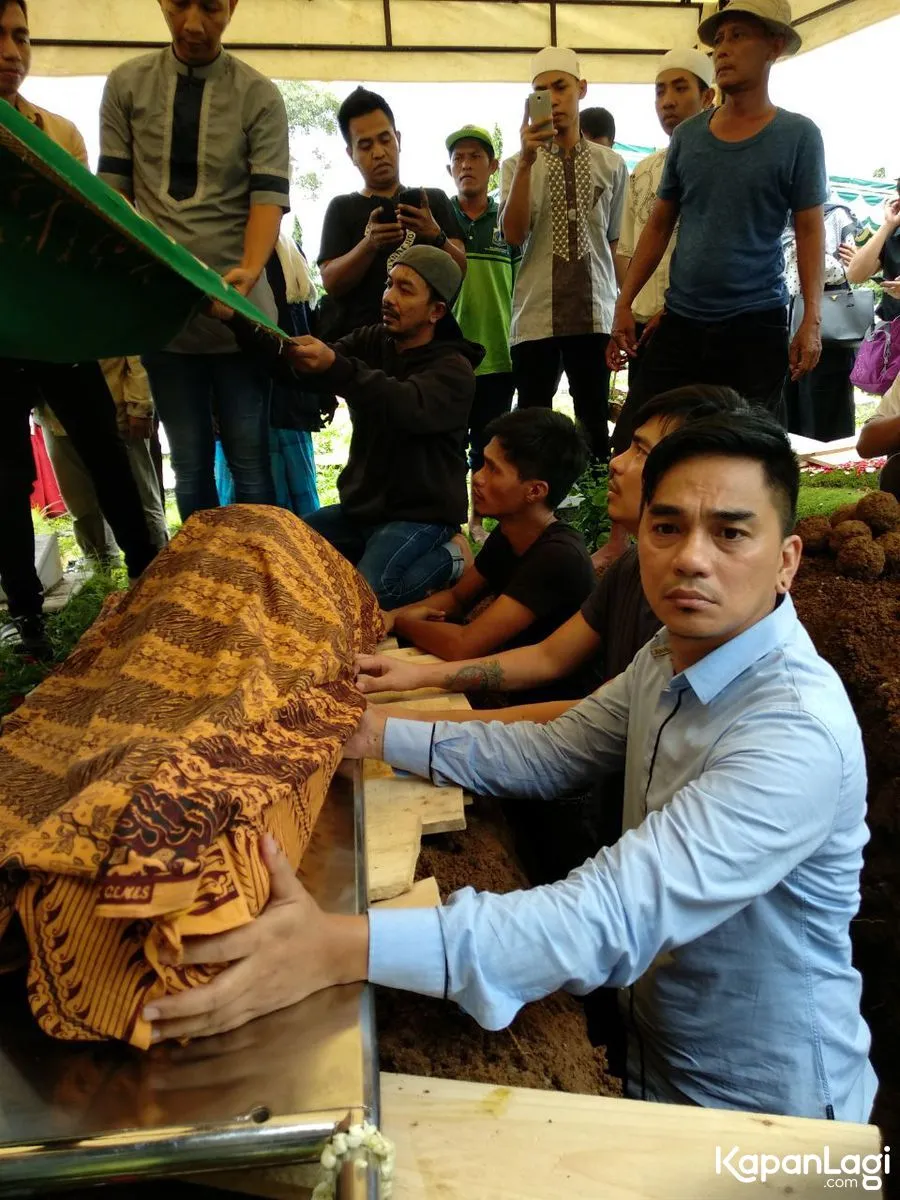 Endah tegar hadapi kepergian sang ayah / Credit: KapanLagi - Mathias Purwanto