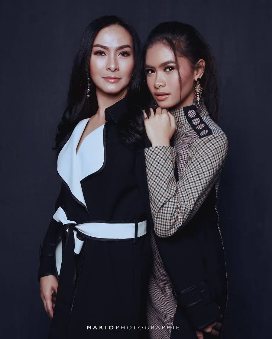 Iis dan putri cantiknya, Salsha / Credit: Instagram - mariophotographie