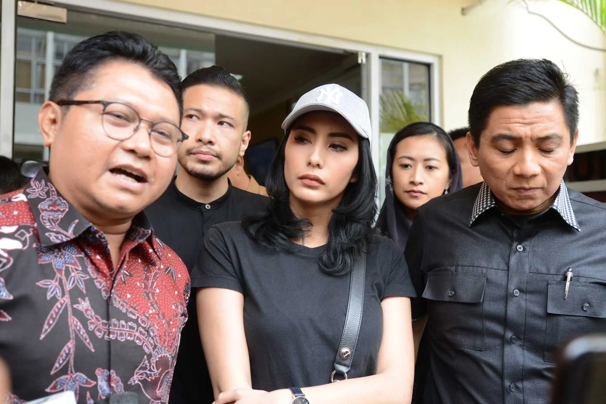 Tyas ketika menjelaskan masalahnya di KPAI ©KapanLagi.com/Bayu Herdianto