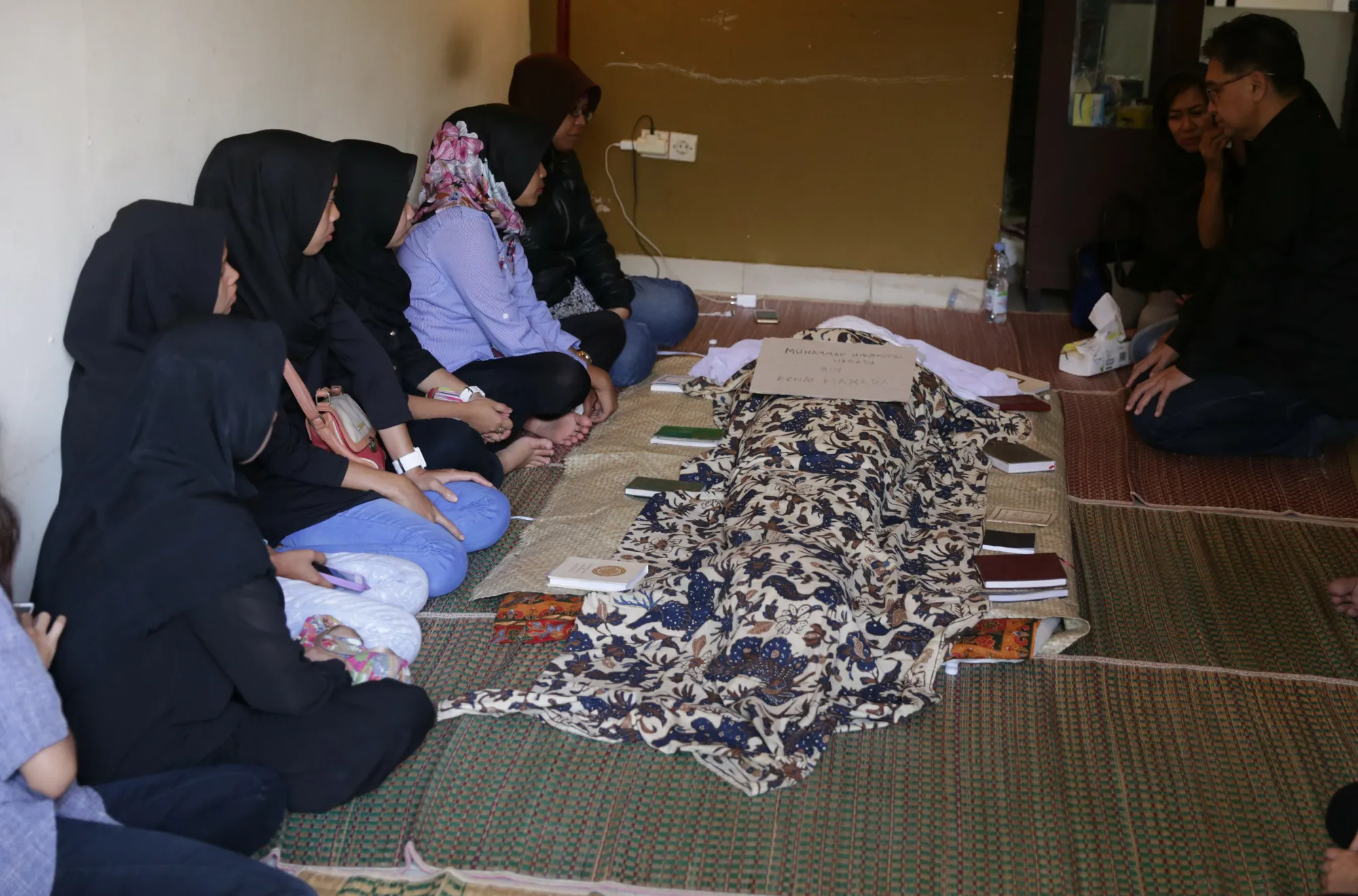 Chef Harada ketika disemayamkan di rumah duka, Senin (19/3) ©KapanLagi.com/Agus Apriyanto