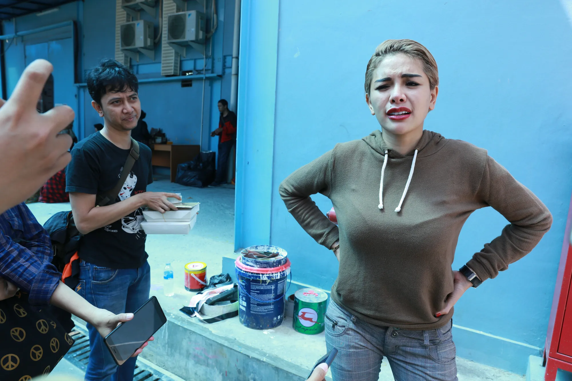 Melihat dari teman-temannya, Nikita Mirzani berpendapat kalau seorang transgender tak perlu malu untuk mengungkap jati dirinya © KapanLagi.com/Agus Apriyanto