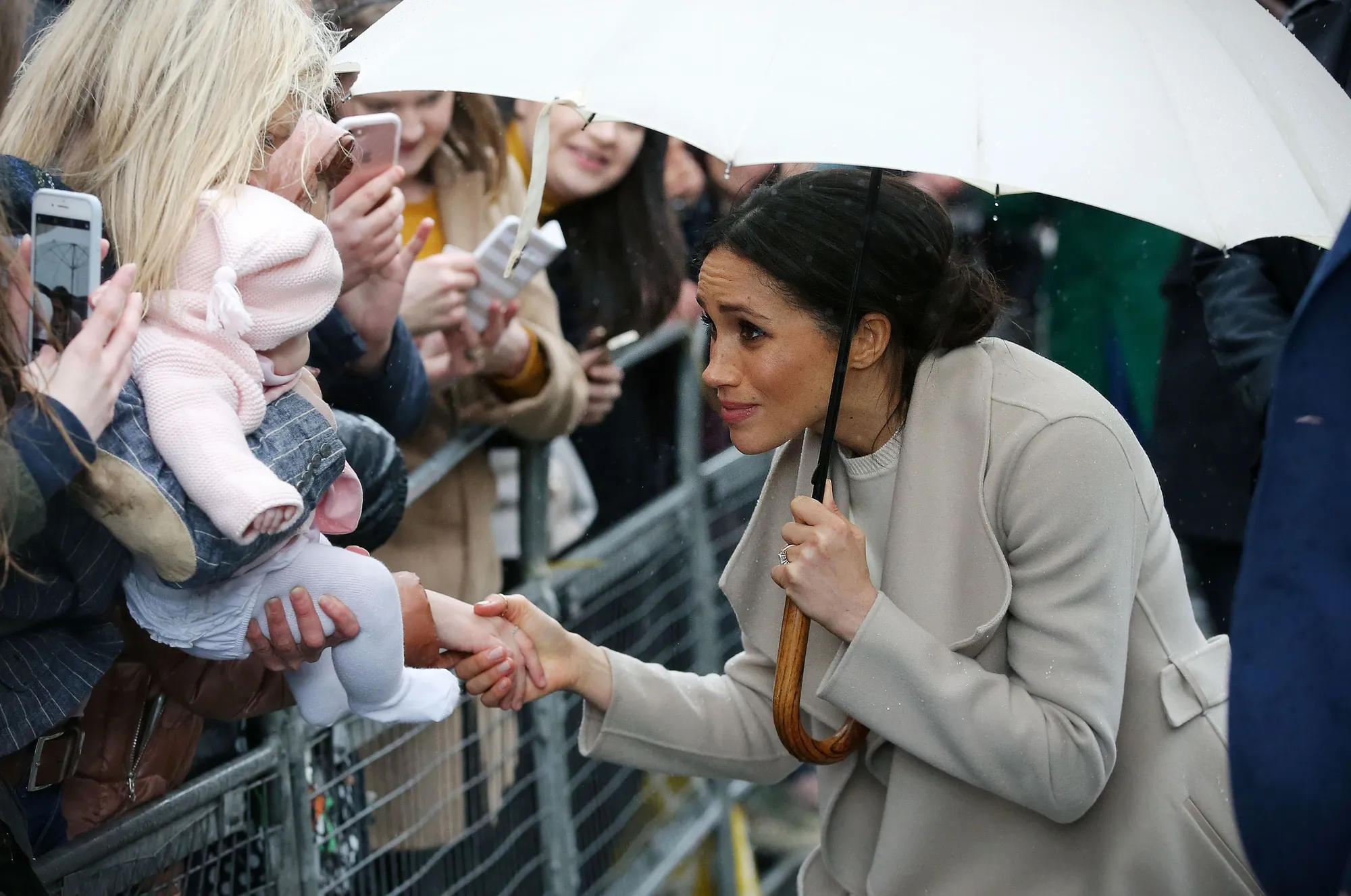 Si cantik yang baik hati. Meghan sudah lama aktif di bidang kemanusiaan sebelum ia mengenal Harry ©AFP