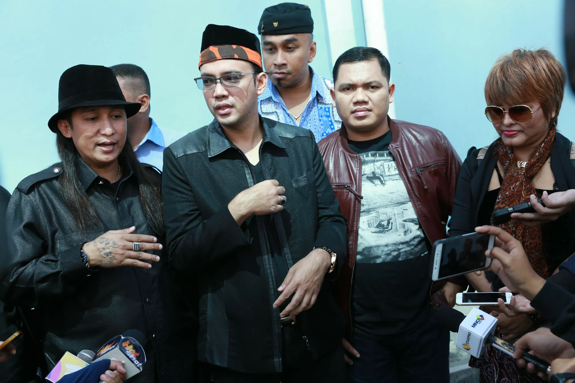 Sandy Tumiwa tegaskan jika rumahnya dan Tessa kini sudah dihibahkan atas nama anak-anak mereka © KapanLagi.com/Agus Apriyanto