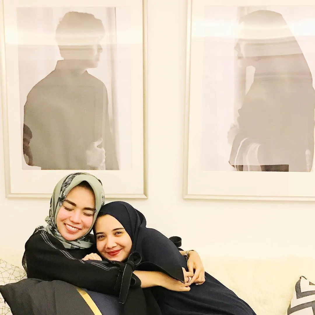 © instagram.com/medinazein