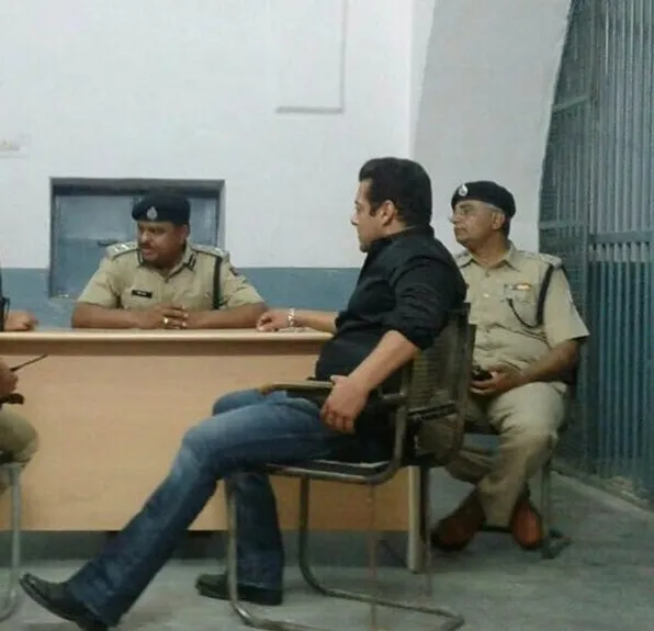 Salman Khan di dalam tahanan Lapas Jodhpur ©indianexpress