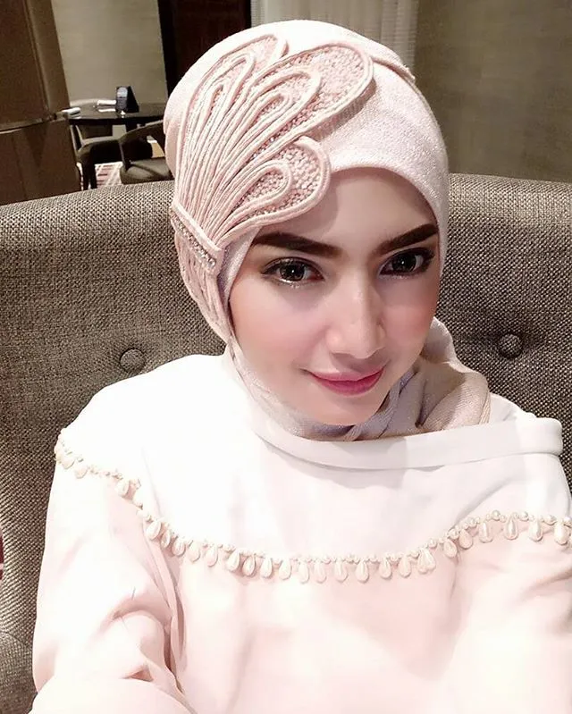 Opick minta maaf kepada Yulia Mochamad soal isu istri ketiga ©Instagram/yuliast_mochamad