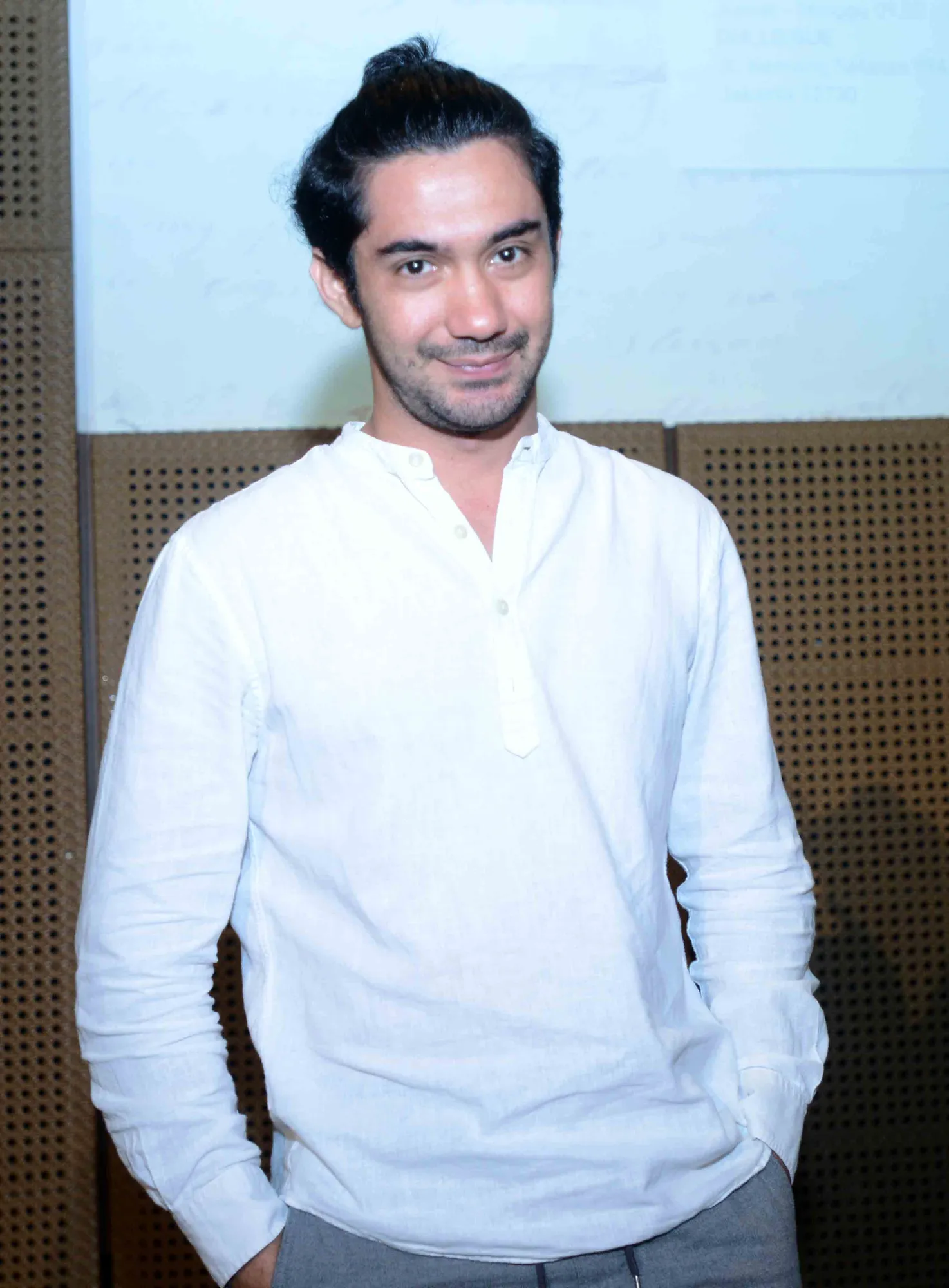 Reza Rahadian tak menepis jika dirinya pun merasa nyaman ketika bernyanyi © KapanLagi.com/Bayu Herdianto