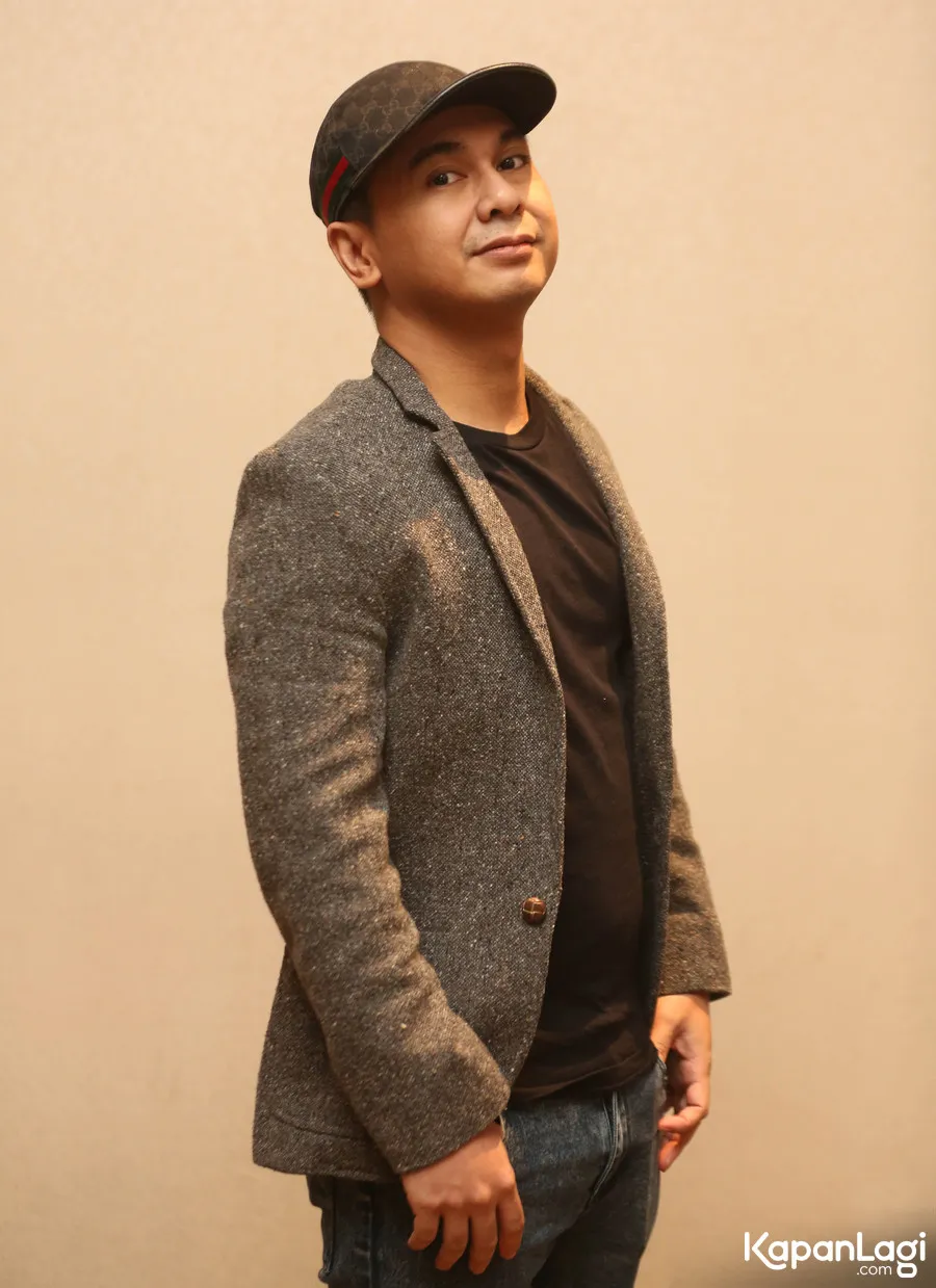 Raditya Dika sukses membuat penonton tertawa dengan gayanya di XYZ DAY 2018. © KapanLagi.com/Budy Santoso