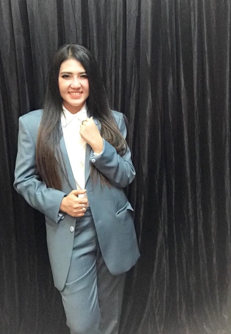 Penampilan kece Via Vallen di Indonesian Choice Awards 2018. Credit: via instagram.com/viavallen