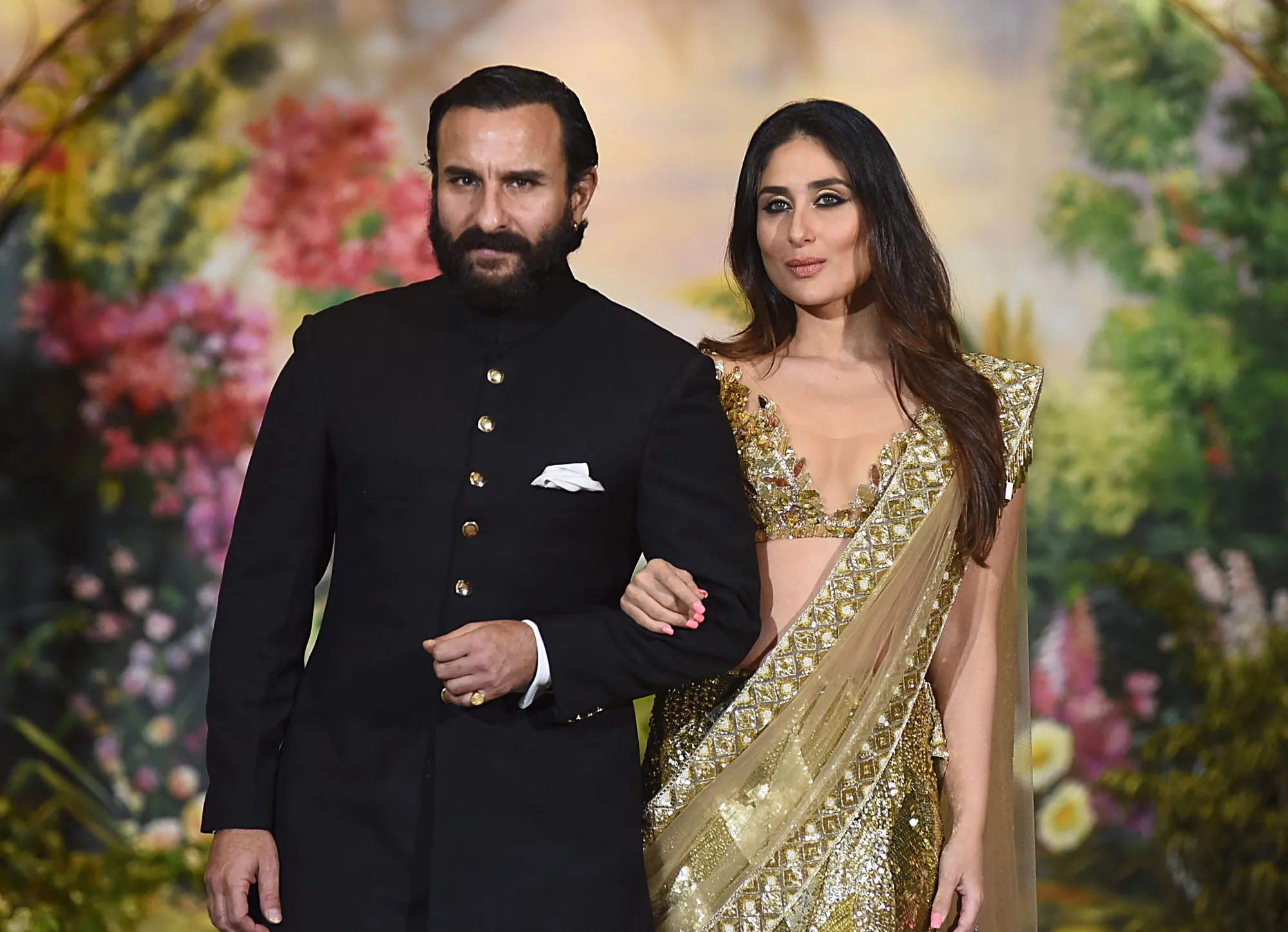 Kareena Kapoor dan Saif Ali Khan di pernikahan Sonam Kapoor ©AFP