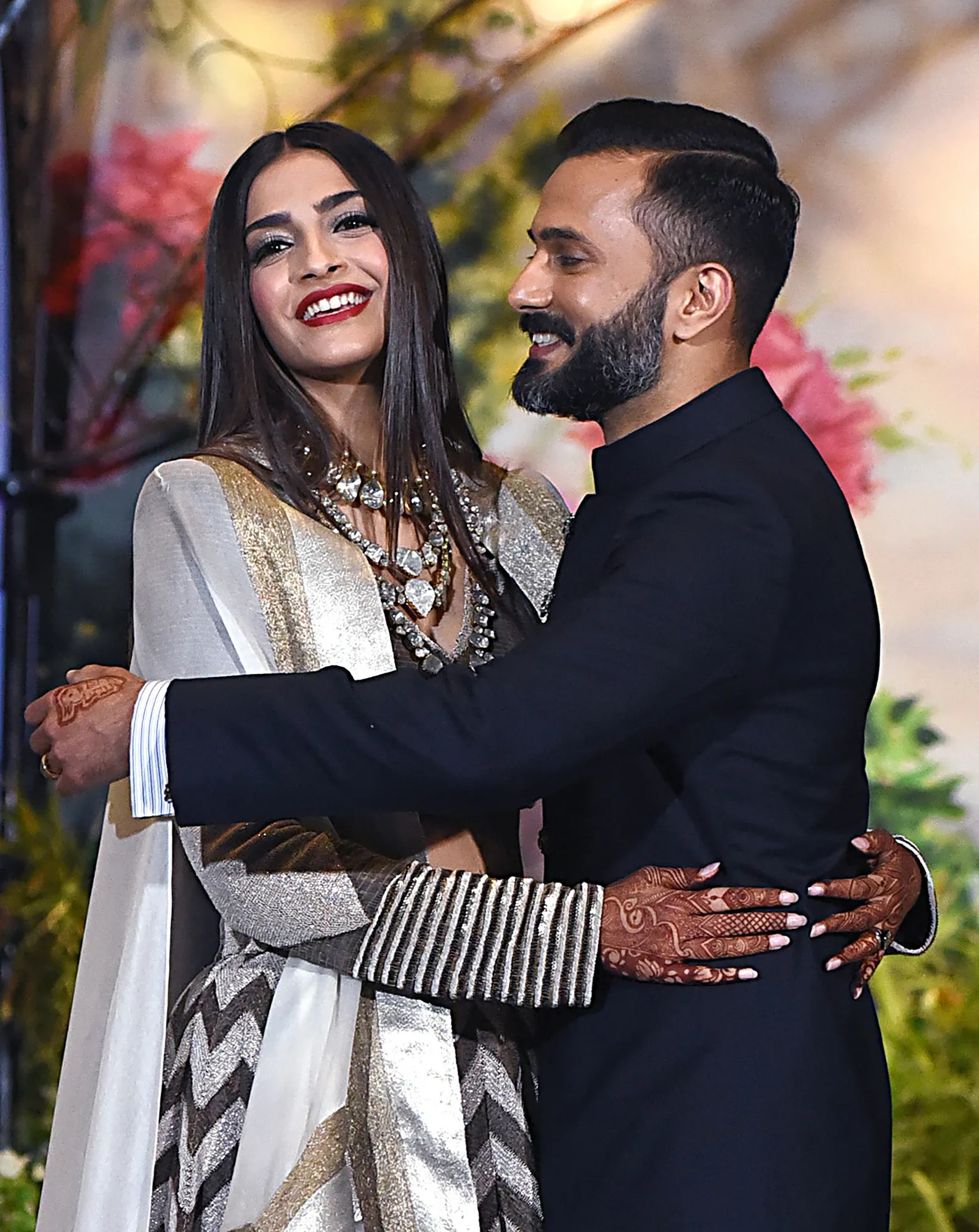 Sonam Kapoor dan Anand Ahuja ketika melangsungkan resepsi ©AFP
