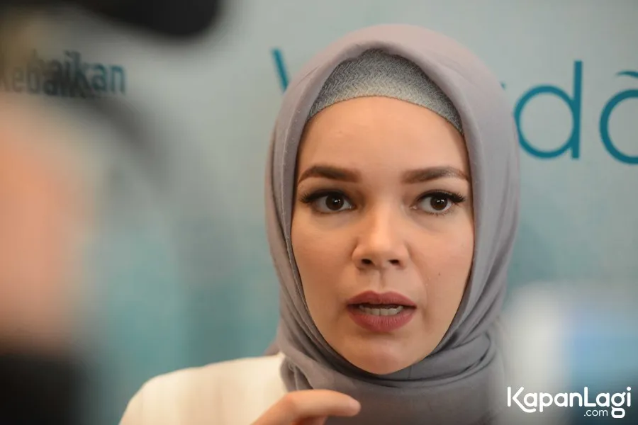 Dewi Sandra membahas soal keinginannya untuk khatam Al Quran saat ramadan. © KapanLagi.com/Bayu Herdianto