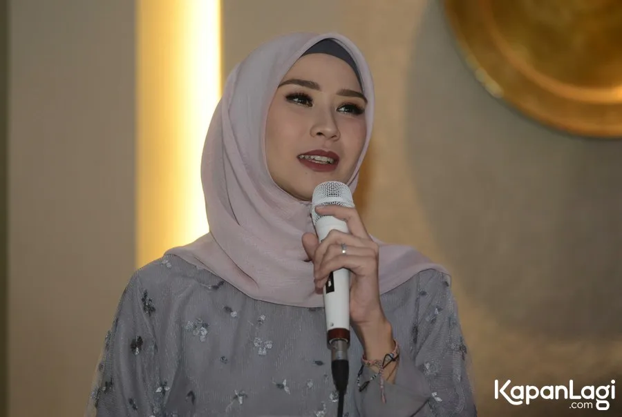 Zaskia ingin anak-anaknya paham makna dalam Quran / Credit: KapanLagi - Bayu Herdianto