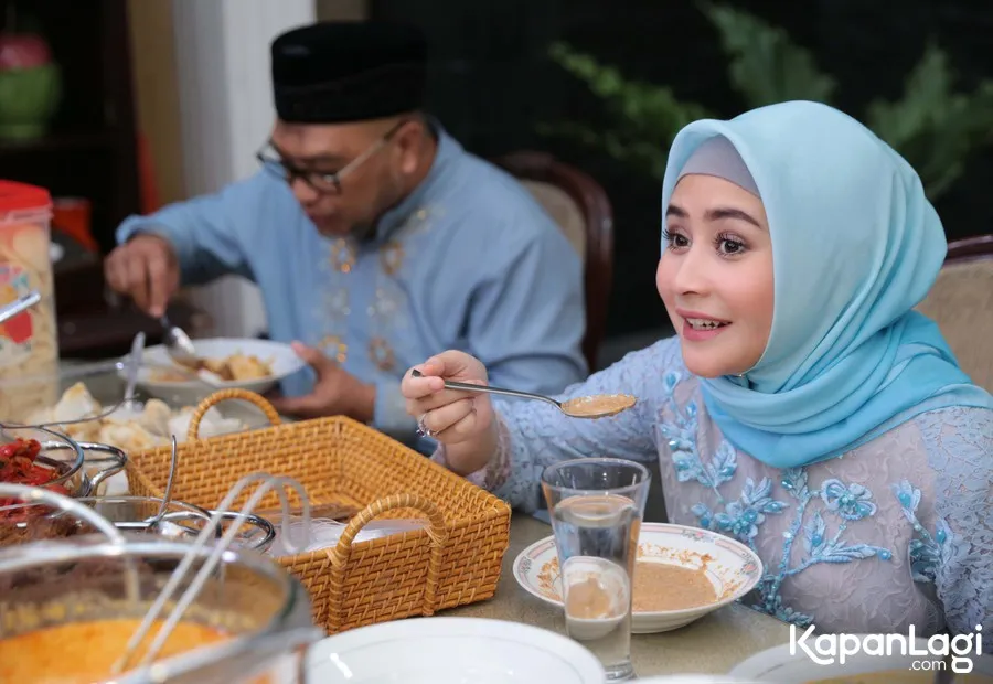 Prilly cuma bisa makan bubur / Credit: KapanLagi - Akrom Sukarya