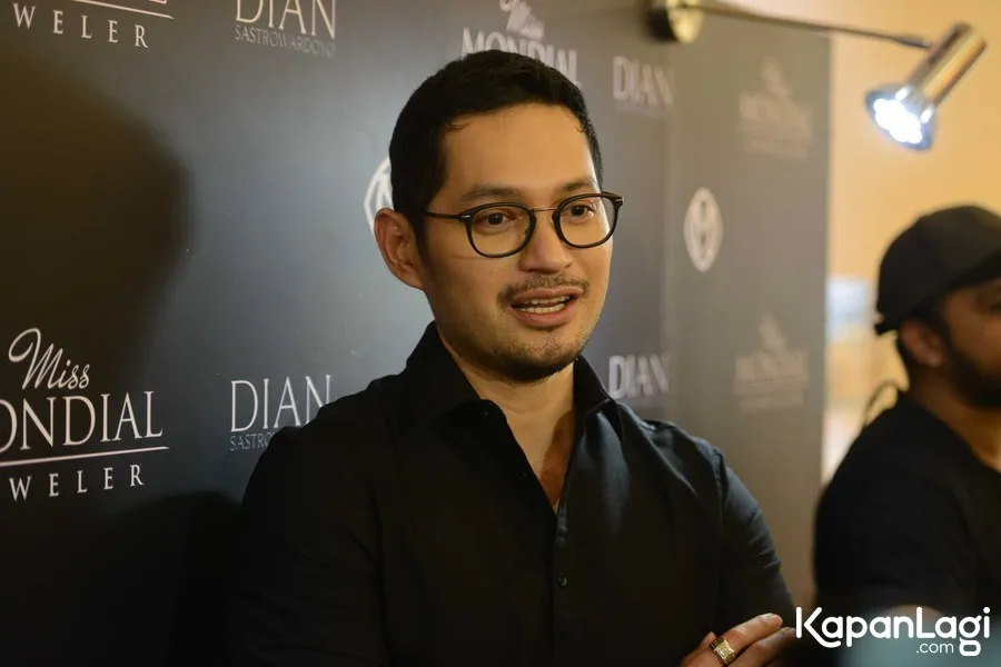 Evan belikan perhiasan untuk ibu dari honor pertama / Credit: KapanLagi - Bayu Herdianto