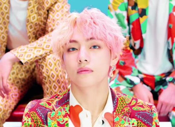 Pesona BTS Tampil Dengan Gaya Rambut Kece di MV 'IDOL 