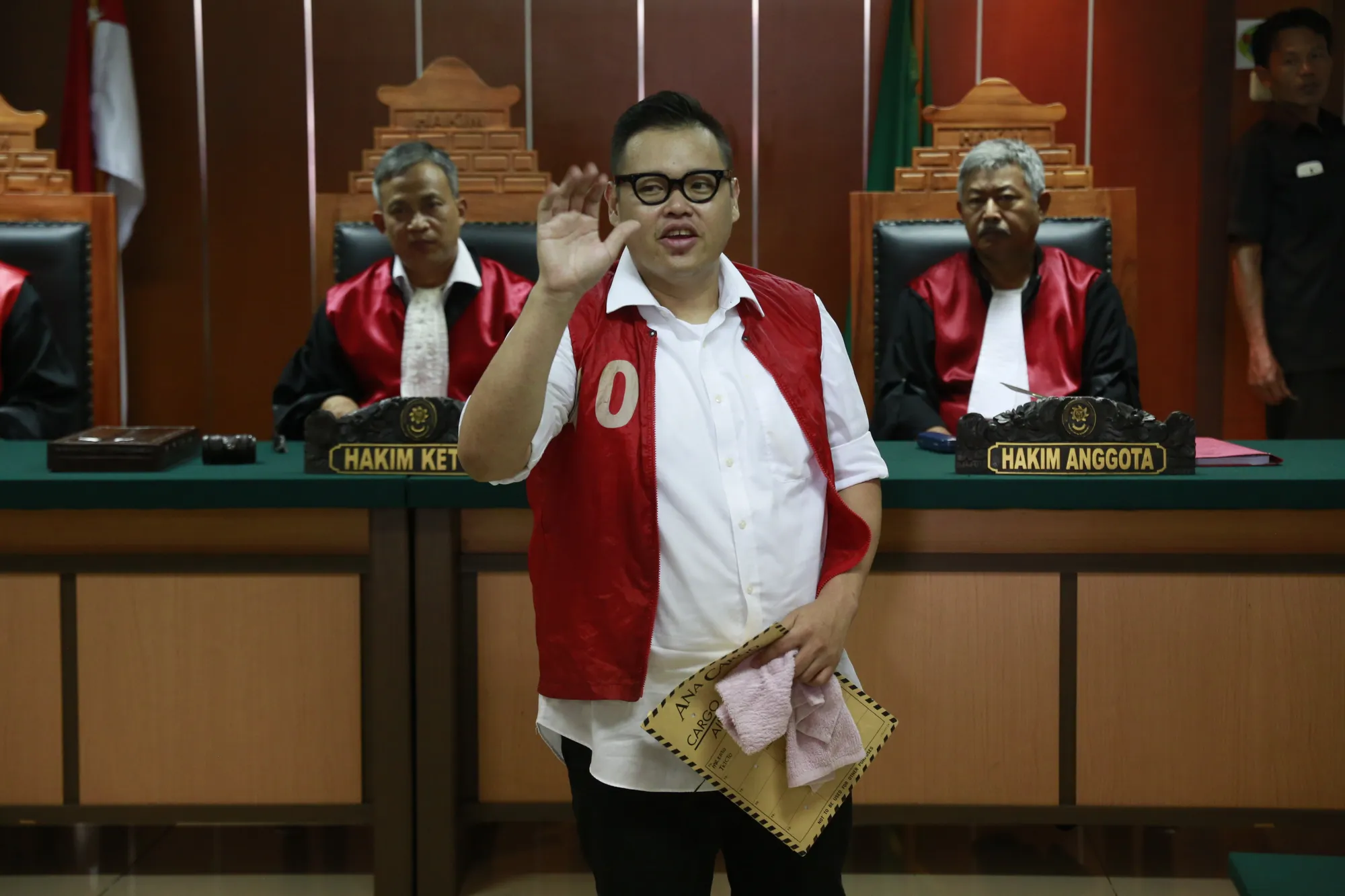 Reza Bukan digugat cerai sang istri / Credit: KapanLagi - Akrom Sukarya