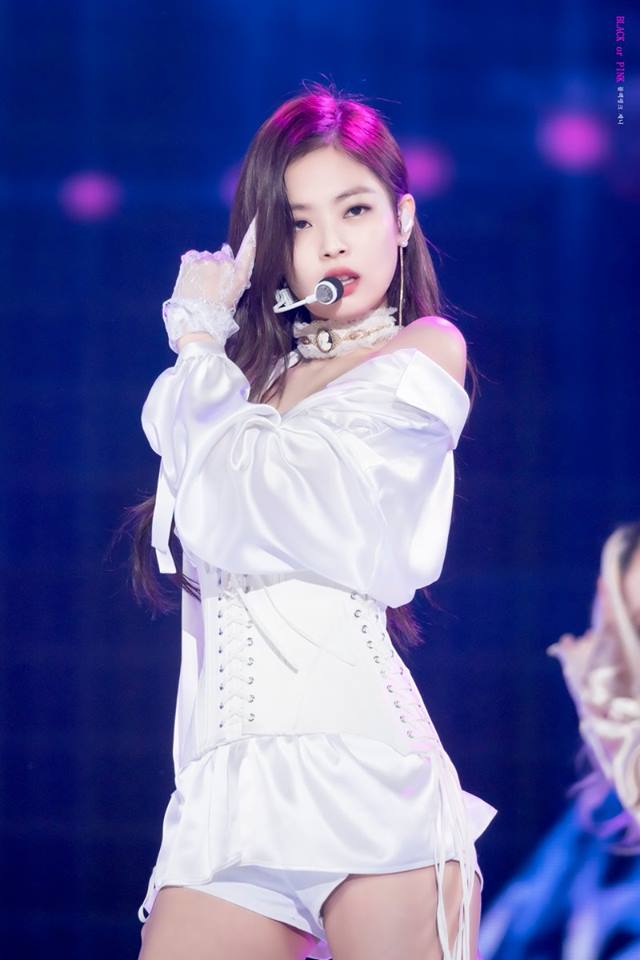 Gaya Kece Jennie  BLACKPINK  Pakai Korset Bustier di 