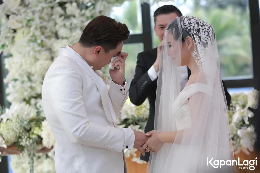 Momen sakral pemberkatan Edric dan Vanny / Credit: KapanLagi - Budy Santoso