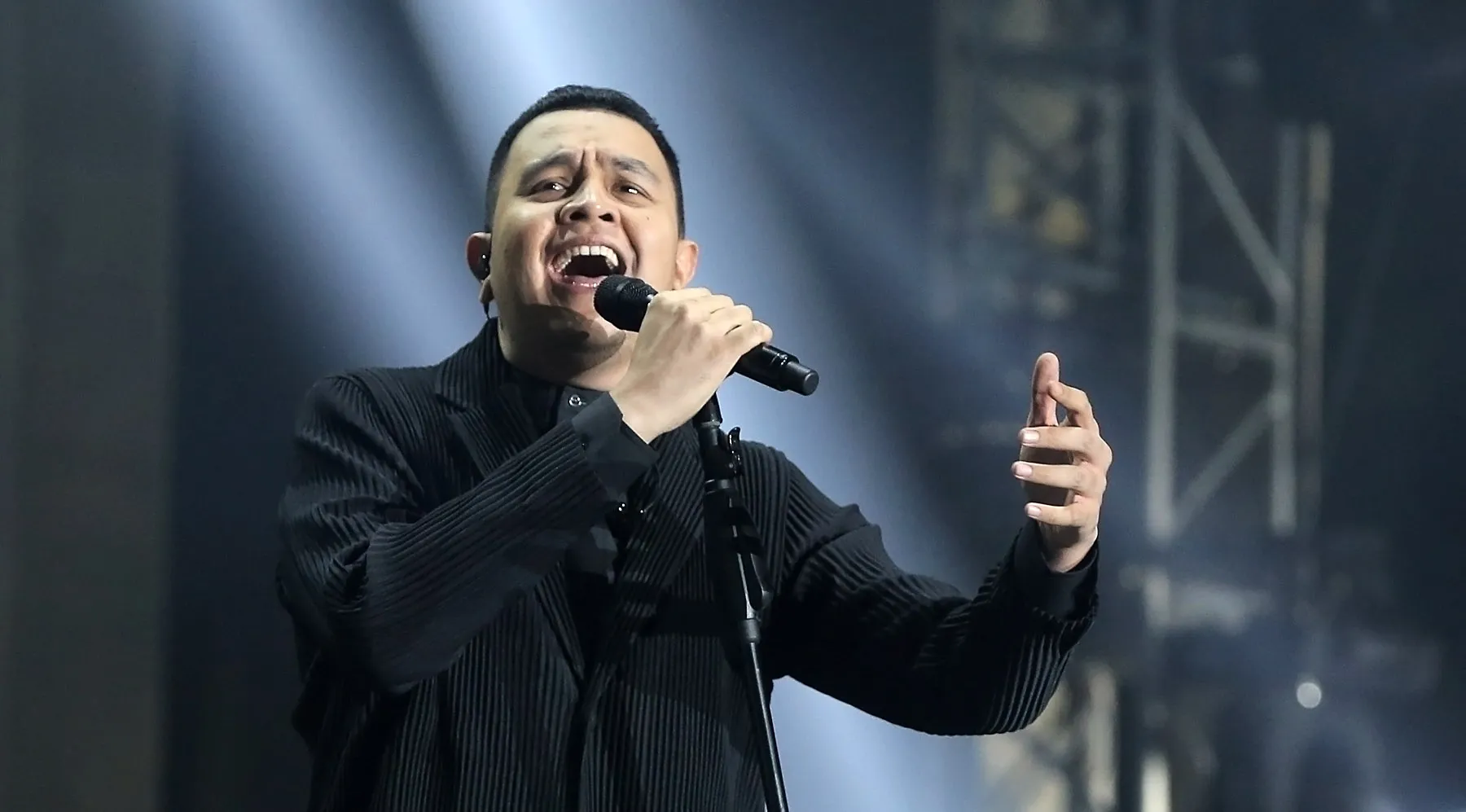 Konser Tulus berikan penampilan teatrikal © KapanLagi.com/Bambang E Ros