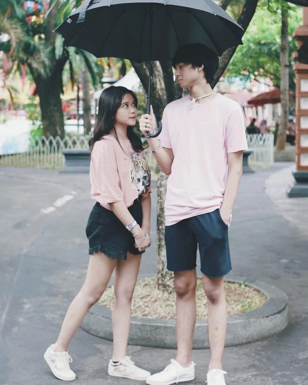 Devano dan Jodie saling sayang sebagai sahabat (credit: instagram.com/brisiajodie96) 