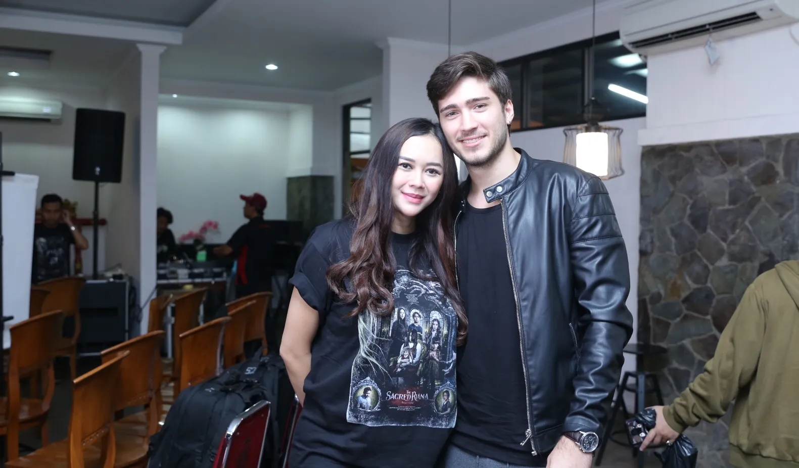 Aura Kasih bersama suami © KapanLagi.com/Daniel Kampua