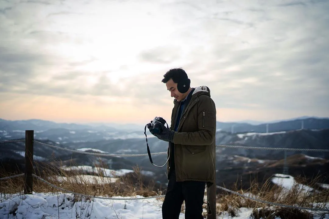 Darius saat di Korea (credit: instagram.com/darius_sinathrya; instagram.com/ringgoagus)