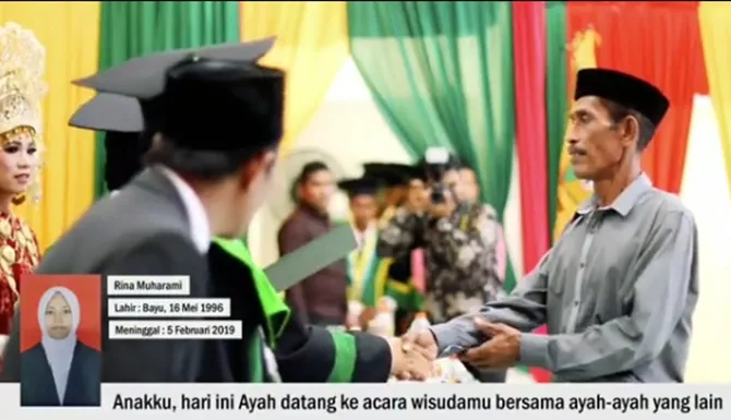 ayah gantikan anak saat wisuda (credit: instagram.com/uin_arraniry_official)