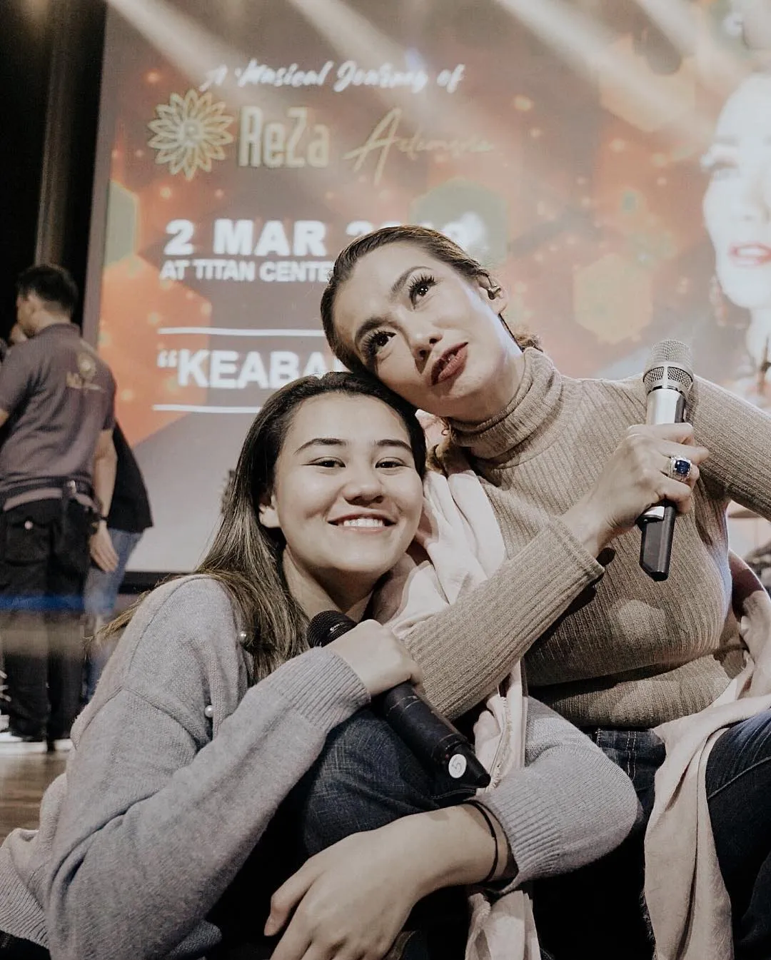 Aliyah dan Reza saling kompak (credit: instagram.com/aaliyah.massaid)