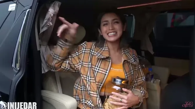 Grebek mobil Jedar (credit: Jessica Iskandar channel YouTube)
