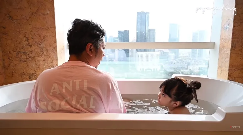 (credit: Papa Gading YouTube channel)