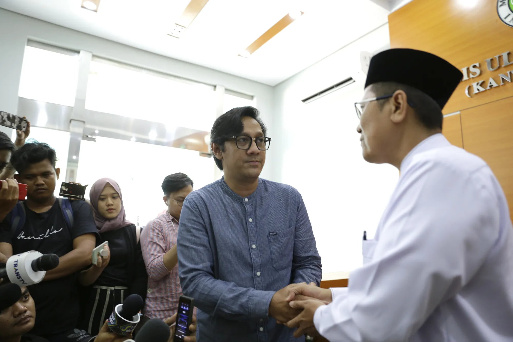 Andre Taulany datangi MUI © KapanLagi/Agus Apriyanto