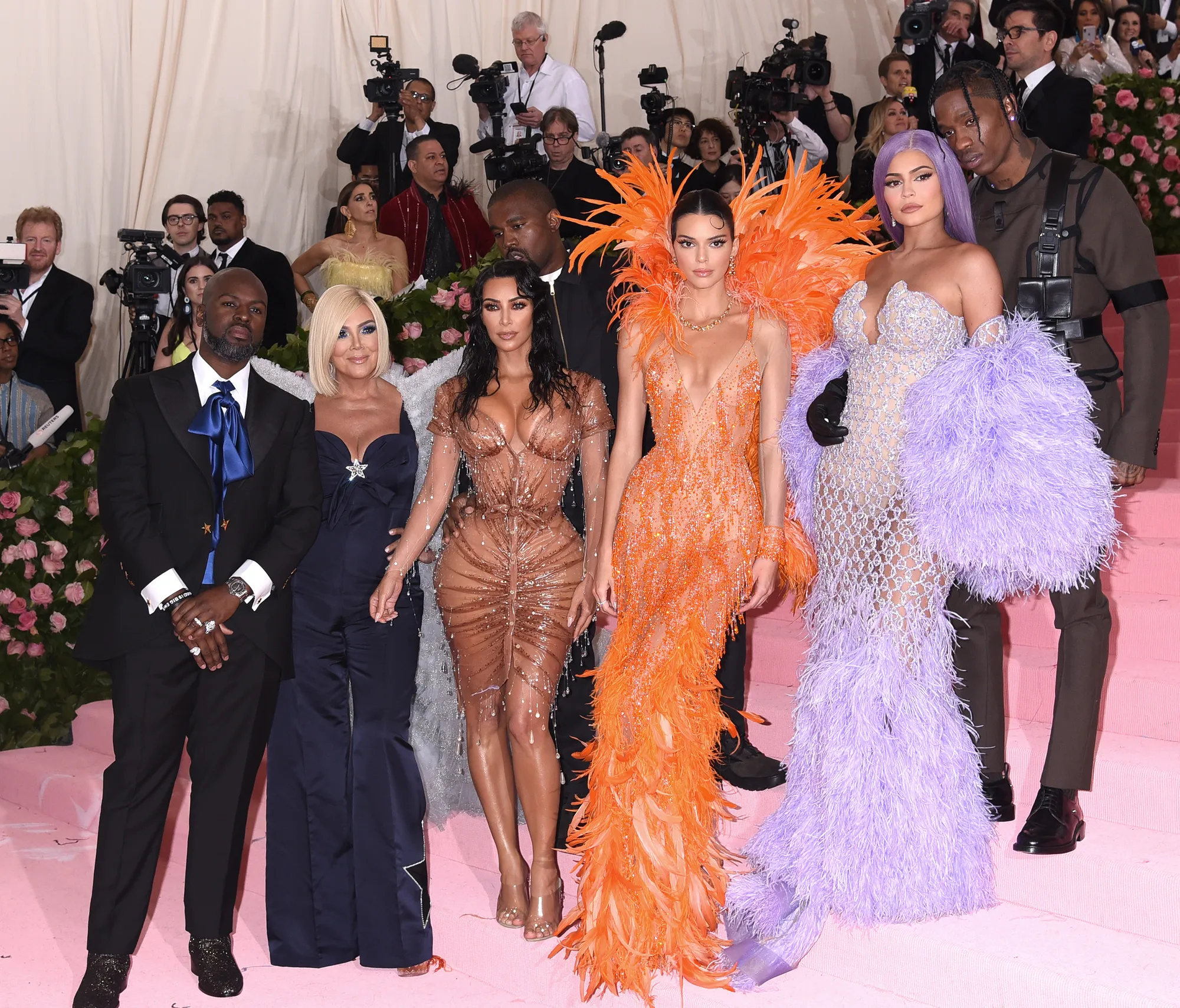 Mengapa Tak Ada Khloe Kardashian Di Met Gala Bareng Kardashian Sisters Kapanlagi Com