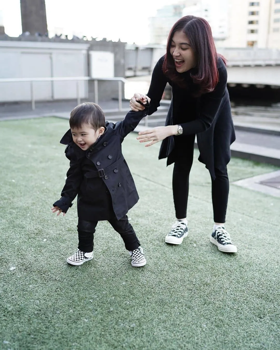 Kebersamaan Raphael dengan Kartika (credit: instagram.com/raphael_moeis)