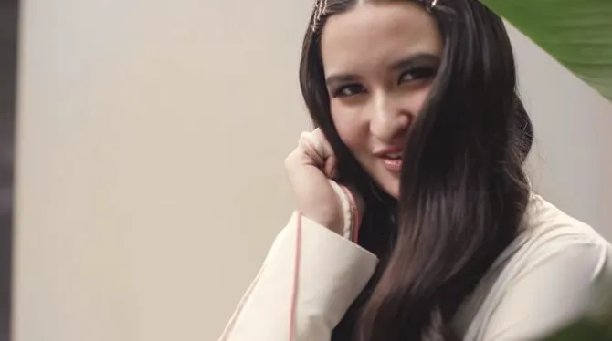 Stephanie Poetri bersuara merdu (credit: Stephanie Poetri YouTube channel)