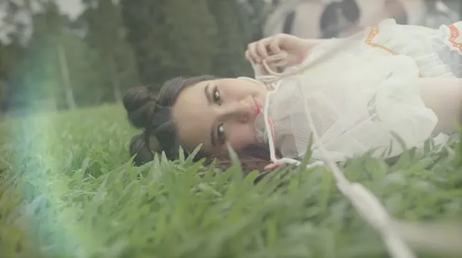 Stephanie Poetri rilis single (credit: Stephanie Poetri YouTube channel)