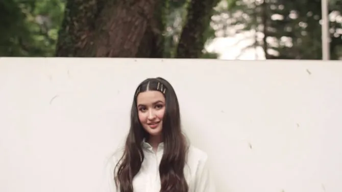 Pesona Stephanie Poetri (credit: Stephanie Poetri YouTube channel)