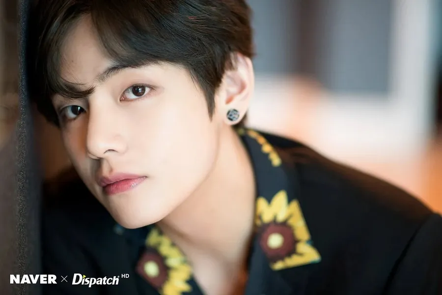 V © Naver x Dispatch