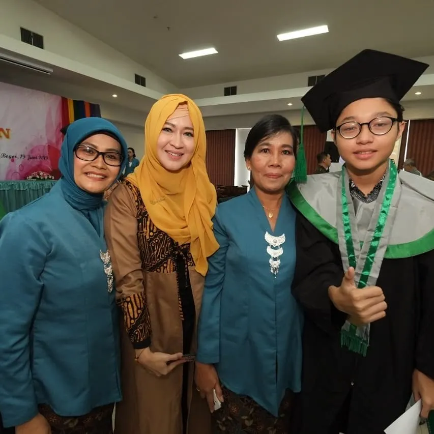 (credit: instagram.com/okieagustina_)