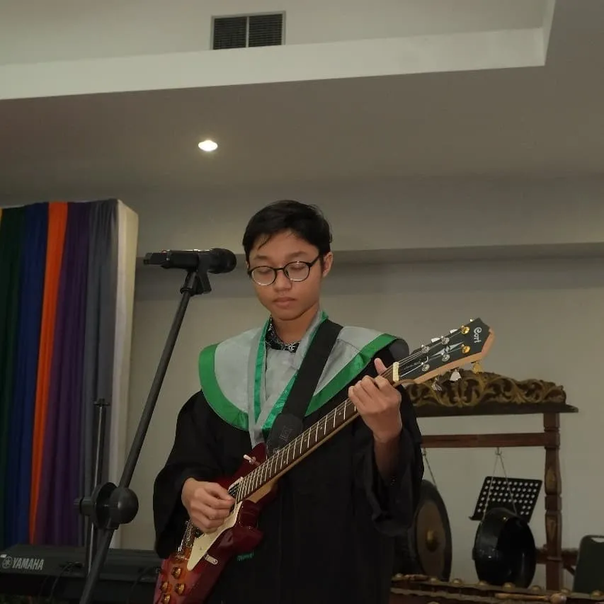 (credit: instagram.com/okieagustina_)